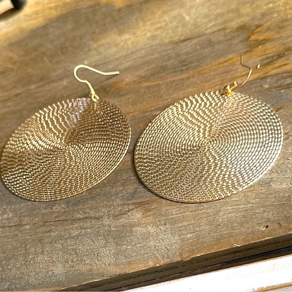 Alquimia Jewelry - Maximalist flat circle in gold statement dangle oversized earrings